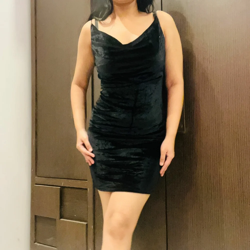 Black velvet cowl neck dress - Picture 4 of 4